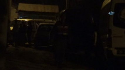 Bir Yıldır Beraber Kaldığı Arkadaşını Vahşice Öldürdü... 1 Ölü 2 Yaralı