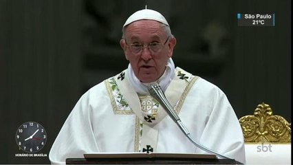 Papa Francisco e milhares de fiéis lembram a morte de Jesus