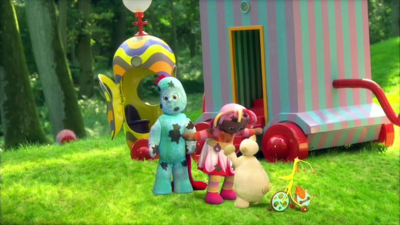 In the Night Garden: Makka Pakka Cleans Igglepiggle and Upsy Daisy ...