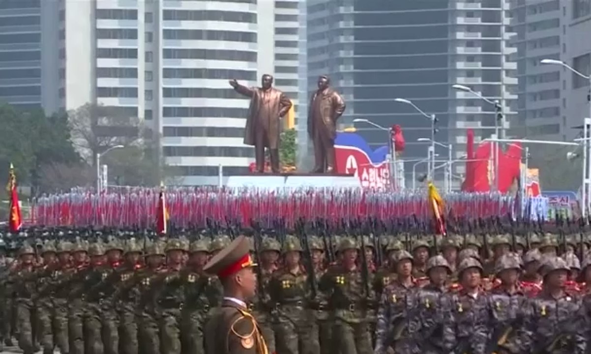 Korea Utara Pamerkan Persenjataan Baru