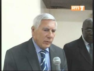 Le ministère de defense a reçu 1000 complets treillis de l'ambassade de France