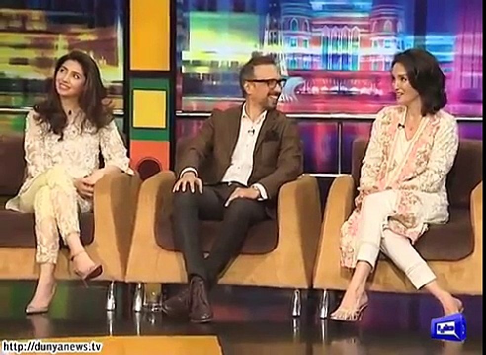 Mahira Khan gone crazy as Jogi Baba comes in Mazaaq Raat