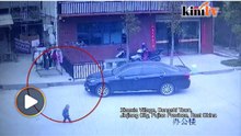 福建2岁小孩马路闲逛遭撞奇迹生还