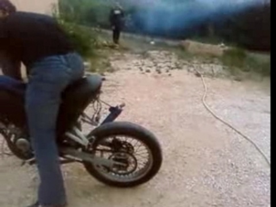 ma moto san les cach un pure monstre