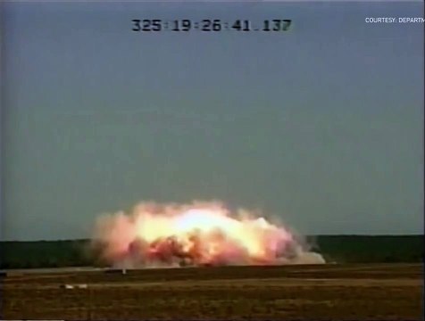 Explosion de la plus grosse bombe non nucléaire du monde
