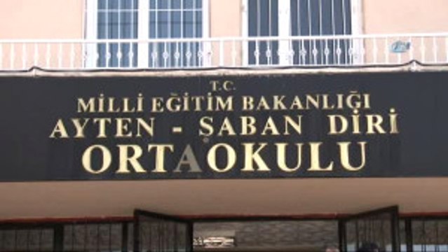 Başbakan Yardımcısı Türkeş Oyunu Kullandı