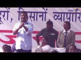 Arvind Kejriwal shown black flags during Azadpur rally, Watch Video| Oneindia News