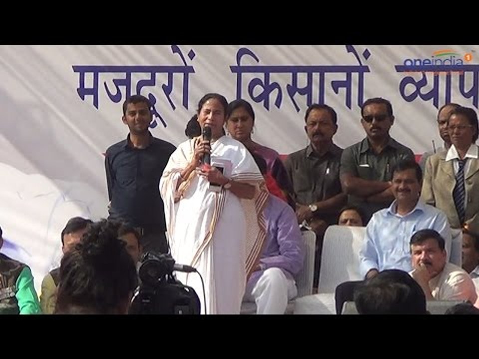Note Ban : Mamata Banerjee says not afraid of PM Modi, demands roll back | Onindia News