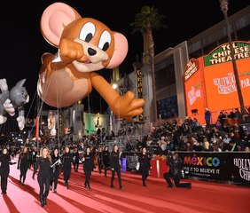 Helen Skelton Has Dress Malfunction At London 2017 Parade