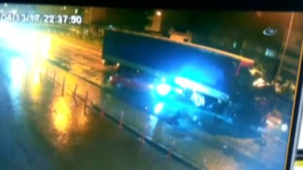 Uyuyan Tır Sürücüsü Önündeki Araçlara Böyle Çarptı