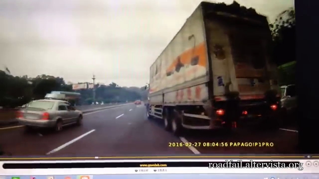 Truck Crash & Accident Compilation 2017