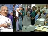 PM Modi's mother Heeraben visits bank to exchange old notes | Oneindia News