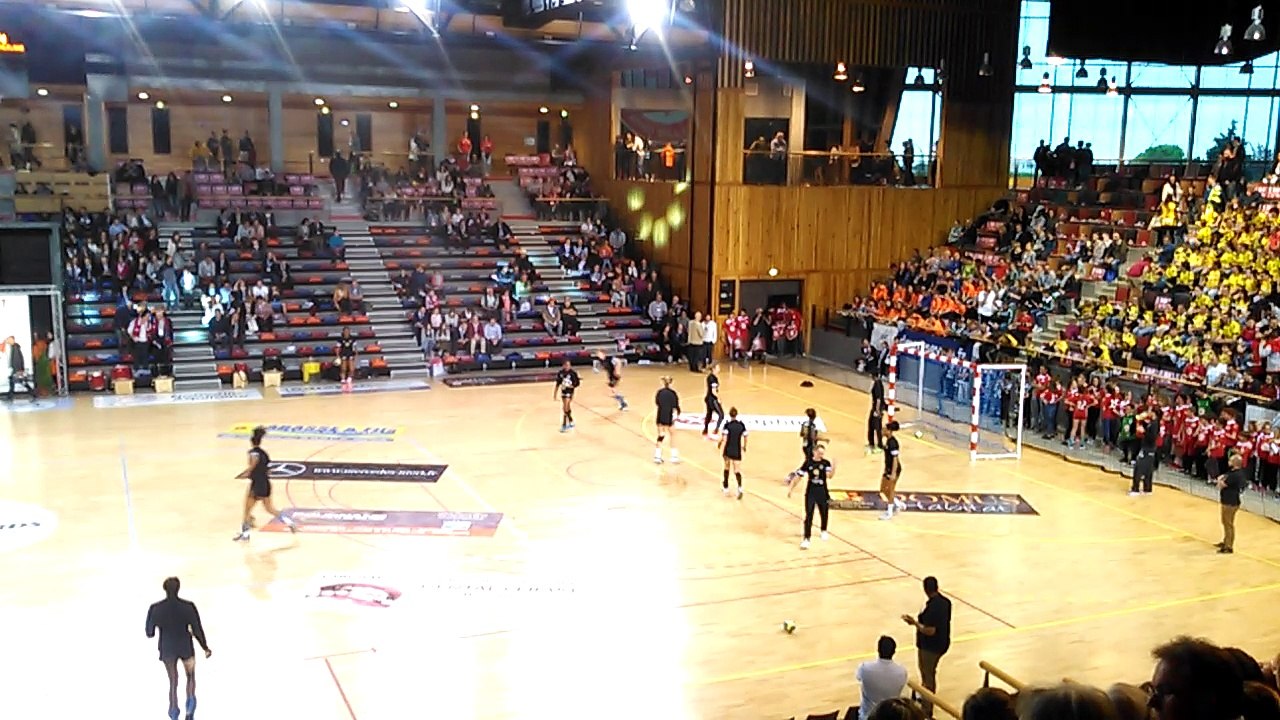 Echauffement avant le match Celles sur belle contre Issy Paris à l'Acclameur