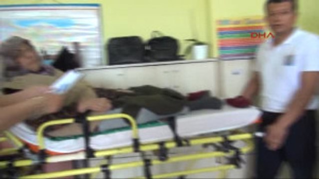 Izmir Sedyeyle Oy Kullanmaya Gittiler