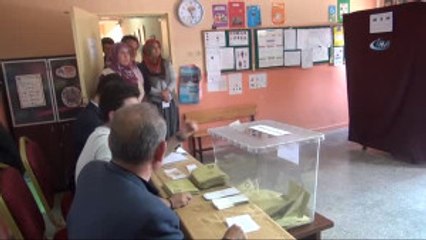 Bakan Elvan, Oyunu Köy Okulunda Kullandı