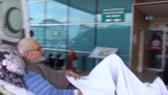 90 Yaşındaki Görme Engelli Vatandaş Oyunu Kullandı