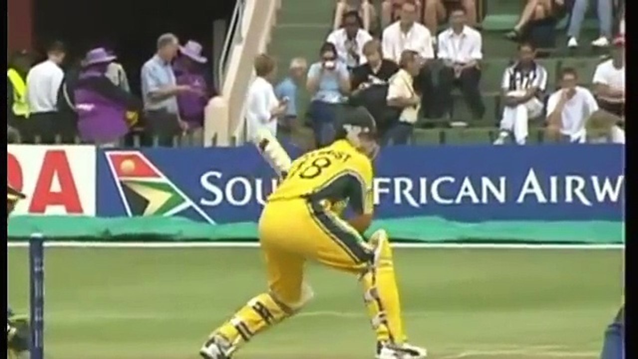 Top 10 Sportsmanship Moments in Cricket ★ GENTLEMAN OF CRICKET ★