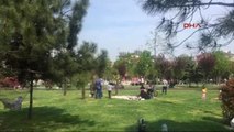 Halkalı'da Oy Verdikten Sonra Piknik Yapan Vatandaşlar