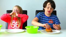 GUMMY FOOD vs REAL FOOD Challenge - Vraie Nourriture VS Bonbons