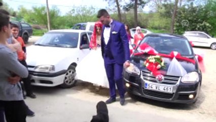 Gelinlik ve Damatlıkla Sandık Başına Gittiler