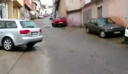 Shpërthen kanalizimi afër teatrit 'Dodona'