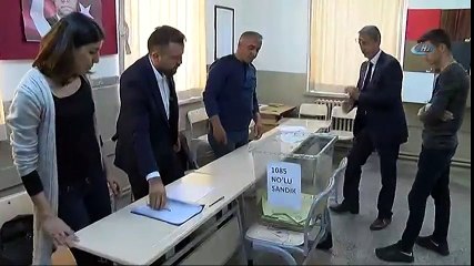 Başbakan Yıldırım'ın Oy Kullandığı Sandıkta Sayımlar Başladı