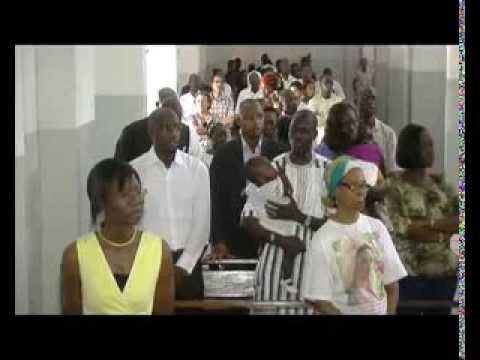 ASSOMPTION : Les prêtes demandent aux filles de s'inspirer de Marie dans leur accoutrement