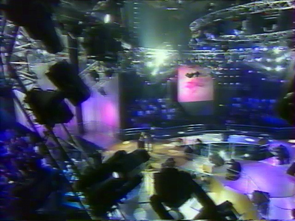 Hélène Ségara & Garou - L'Amour Existe Encore (Reprise de Céline Dion)