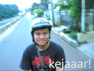 Pursue a Girl with Vespa Mengejar wanita bervespa