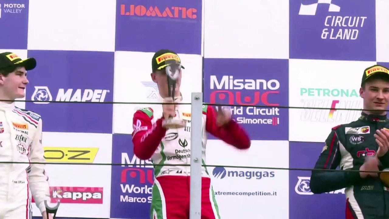 Mick Schumacher roule sur les traces de son père