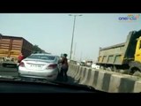 Delhi Thak-Thak gang caught on video, tries to loot car, Watch Video | Oneindia News