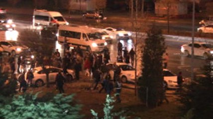 CHP Genel Merkezi Önünde AK Parti Konvoyuna Taşlı Saldırı