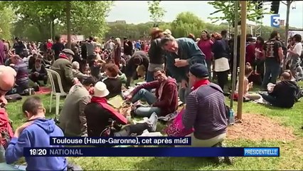Présidentielle : Jean-Luc Mélenchon en meeting à Toulouse devant des milliers de personnes