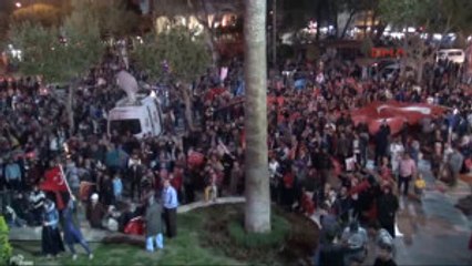 Denizli'de 'Evet' Diyenler Meydanda Kutlama Yaptı