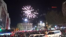 Bursa AK Parti Önünde Davullu Zurnalı Kutlama