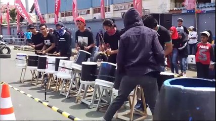Indahnya Bermain Musik Pakai Barang Bekas