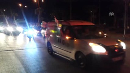 Halk Oylamasının Sonuçları Kutlanıyor