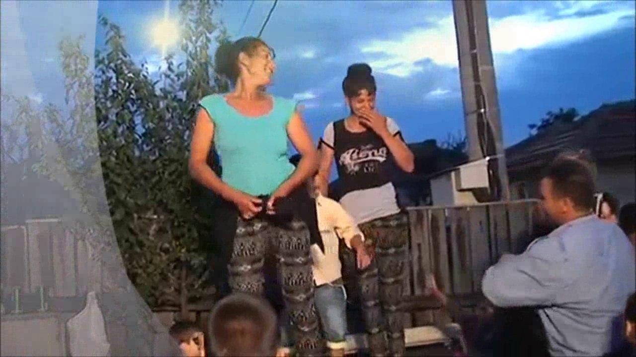 Roman güzelleri böyle neşeli olur