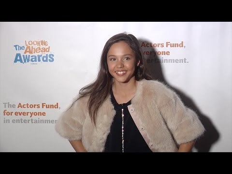 Breanna Yde Looking Ahead Awards 2015 Blue Carpet Arrivals