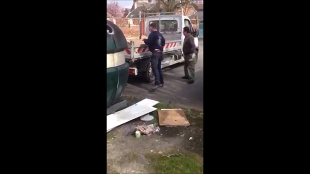 Retour à l'envoyeur pour ce pollueur! Bien fait