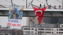 Hollanda'da Erdoğan'ın Resmi Asıldı