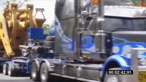 世界の超重い物を輸送するために使用される複数の輪トラック