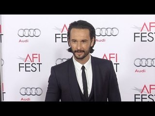 Video herunterladen: Rodrigo Santoro Red Carpet Style 