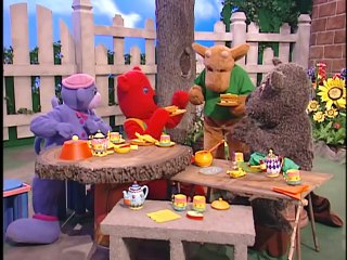 Elliot Moose: We Have No Bananas/Double Trouble/Case of Popcorn Pirate/Spooky Kooky Creature - Ep.14