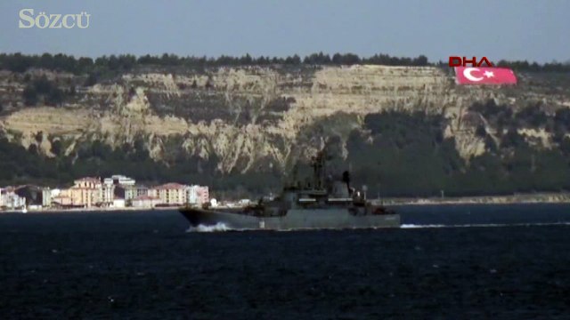 Rus savaş gemisi Çanakkale Boğazı'ndan geçti