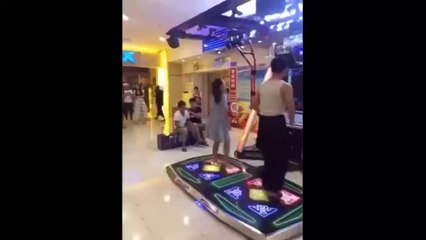 Aksi Cewek Lucu Celana Dalam Melorot - Bodoh Bodohan