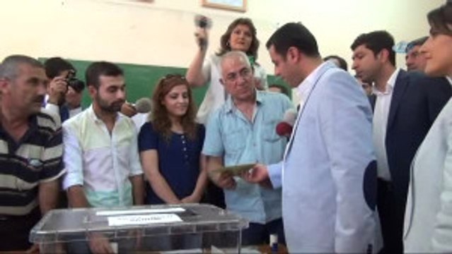 Demirtaş'ın Nüfusa Kayıtlı Olduğu İlçe Yüzde 92 'Evet' Dedi