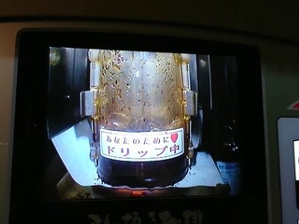 Cette machine a café vous montre la préparation du café grace à une caméra à l'interieur