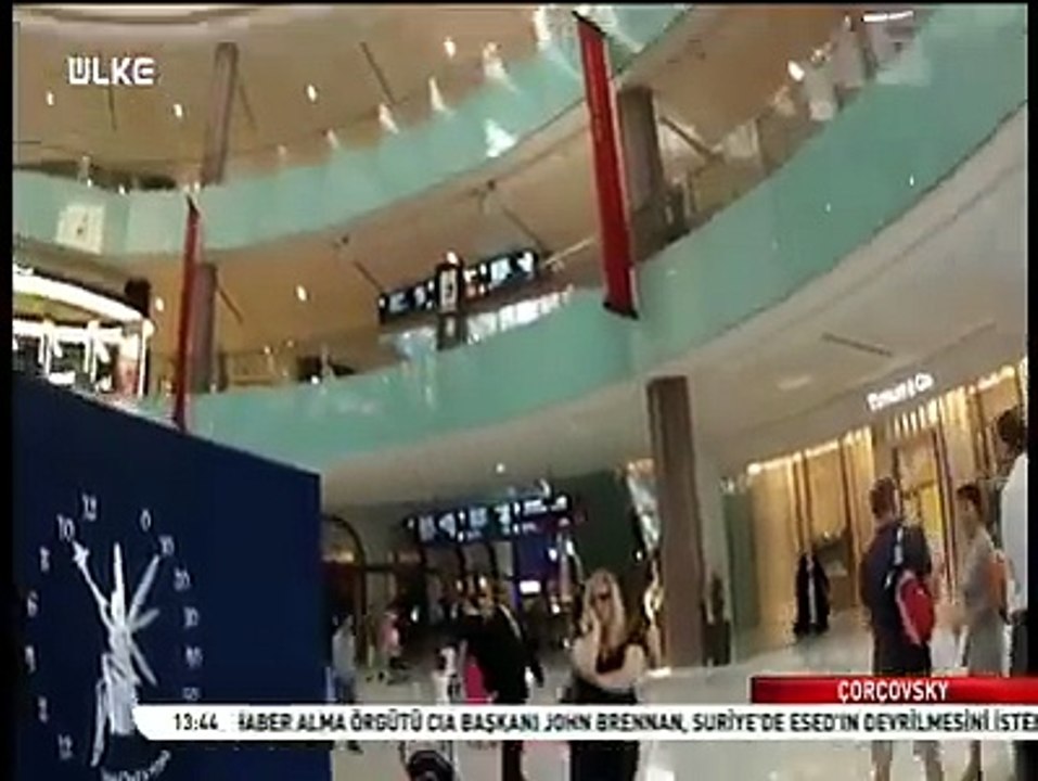 İlk kez ezan sesi duyan Amerikalı küçük kız (altyazılı)