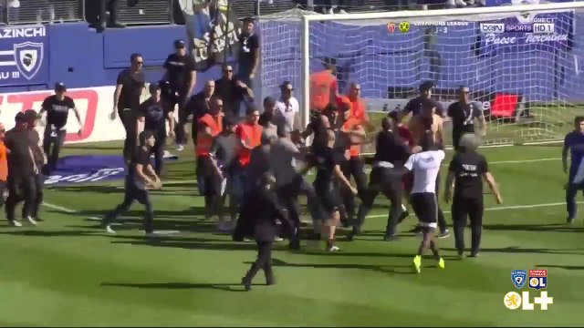 Agression des joueurs lyonnais par des supporters bastiais à l'échauffement